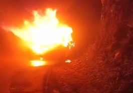 Himachal News: चलती गाड़ी में हुआ धमाका! सड़क पर धूं-धूं कर जली कार, चालक घायल