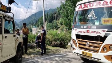 Accident In Himachal: निजी बस और जीप के बीच जोरदार भिड़ंत! चार यात्री जख्मी