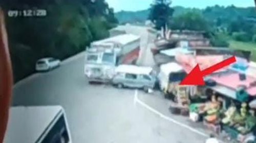 Accident In Himachal: हिमाचल में तेज रफ्तार ट्रक का कहर! तीन गाड़ियों को बुरी तरह रौंदा