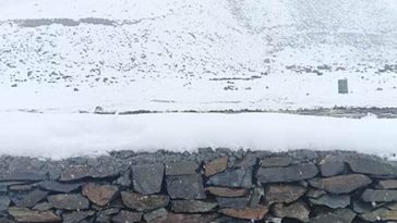 Snowfall In Himachal: हिमाचल के पहाड़ी इलाकों में फिर हुई बर्फबारी! शून्य से माइनस में पहुंचा मैदानी क्षेत्रों का पारा