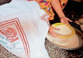 HP News: राशन डिपो के आटे में मिले कीड़े! उपभोक्ताओं को बेचा जा रहा कीड़े युक्त आटा