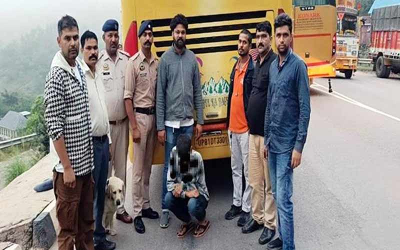 Himachal Crime News: एएनटीएफ सहित पुलिस की बड़ी कार्रवाई! वोल्वो बस से पकड़ी चिट्टे की बड़ी खेप