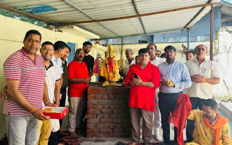 Paonta Sahib: प्राचीन रघुनाथ मंदिर में हुई संकटमोचन पंचमुखी हनुमानजी की मूर्ती स्थापना