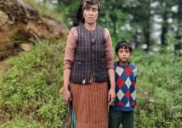 Himachal News Alert: पालतू कुत्ते को बचाने के लिए तेंदुए से भिड़ी महिला! खूंखार पर दराट से वार कर बचाई जान