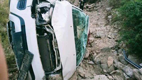 Accident In Himachal: शॉपिंग करने गए परिवार की गाड़ी नाले में गिरी! पत्नी की मौत, पति सहित तीन साल की बेटी घायल