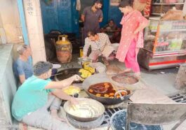 Himachal News Update: हिमाचल में यहां मिठाइयों में मिले मरे हुए कीड़े-मकौड़े! 100 किलोग्राम मिठाई नष्ट