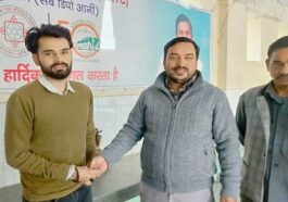 Himachal News Update: एचआरटीसी के कंडक्टर ने पेश की ईमानदारी की मिसाल! पैसों से भरा बैग मालिक को लौटाया