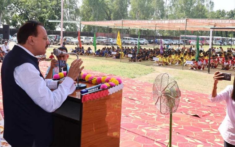 Paonta Sahib: हर्षवर्धन चौहान ने पांवटा में किया राज्य स्तरीय खेल कूद प्रतियोगिताओं का शुभारंभ