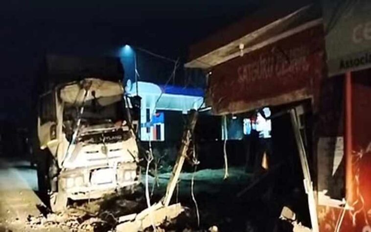 Accident In Himachal: दुकानों में घुसा तेज़ रफ़्तार टिप्पर! चालक की दर्दनाक मौत