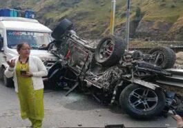 Accident In Himachal: बेकाबू होकर NH पर गिरी थार! हादसे में दो युवकों की मौत, तीसरा घायल