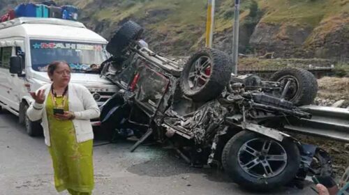 Accident In Himachal: बेकाबू होकर NH पर गिरी थार! हादसे में दो युवकों की मौत, तीसरा घायल