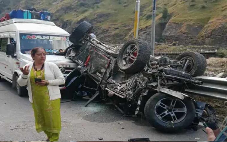 Accident In Himachal: बेकाबू होकर NH पर गिरी थार! हादसे में दो युवकों की मौत, तीसरा घायल