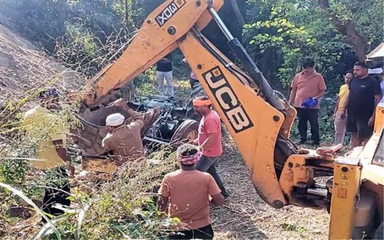 Accident In Himachal: खेत जोतते हादसे का शिकार हुआ ट्रैक्टर! चालक की मौत