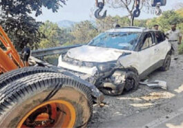 Accident In Himachal: बेसहारा पशुओं को बचाने के चक्कर में गाड़ी हादसे का शिकार! पांच छात्र जख्मी