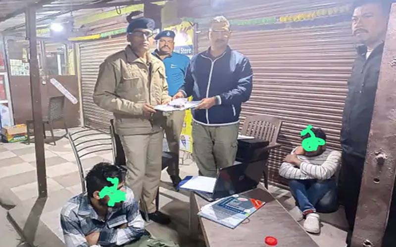 Himachal Crime News: पिकअप सीट के नीचे से चिट्टे की बड़ी खेप पकड़ी! दो तस्कर गिरफ्तार