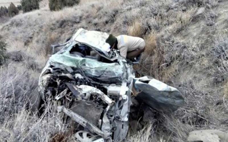 Accident In Himachal: मोड़ते वक्त खाई में लुढ़की कार! गिरते ही उड़े परखच्चे, चालक की चली गई जान