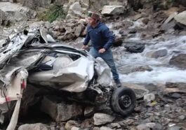 Accident In Himachal: नेशनल हाईवे से लुढ़क कर खड्ड में जा गिरी कार! चालक की दर्दनाक मौत