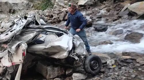 Accident In Himachal: नेशनल हाईवे से लुढ़क कर खड्ड में जा गिरी कार! चालक की दर्दनाक मौत