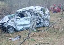 Accident In Himachal: बेकाबू होकर खाई में लुढ़की कार! एक ने मौके पर तो दूसरे ने अस्पताल ले जाते तोड़ा दम