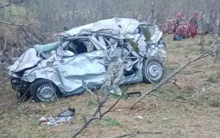 Accident In Himachal: बेकाबू होकर खाई में लुढ़की कार! एक ने मौके पर तो दूसरे ने अस्पताल ले जाते तोड़ा दम