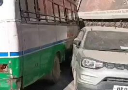 Himachal Accident: चलती बस में ड्राइवर को आया चक्कर! तीन गाड़ियों को मारी टक्कर, 30 यात्री थे सवार