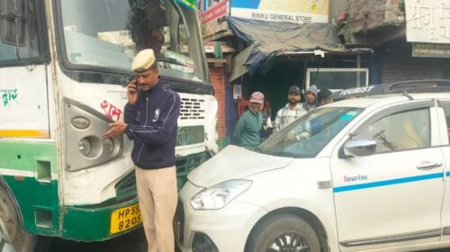 Accident In Himachal: एचआरटीसी बस व टैक्सी के बीच जोरदार भिड़ंत! हादसे में सभी यात्री..