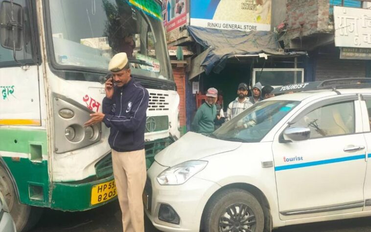 Accident In Himachal: एचआरटीसी बस व टैक्सी के बीच जोरदार भिड़ंत! हादसे में सभी यात्री..