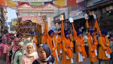 Paonta Sahib: पांवटा साहिब में गुरुनानक देव जी के 555वें प्रकटोत्सव पर भव्य नगर कीर्तन का आयोजन