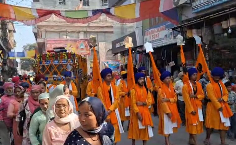 Paonta Sahib: पांवटा साहिब में गुरुनानक देव जी के 555वें प्रकटोत्सव पर भव्य नगर कीर्तन का आयोजन