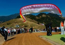 HP News: बीड़-बिलिंग में पैराग्लाइडिंग वर्ल्ड कप शुरू! 26 देशों के 94 मानव परिंदे दिखाएंगे दमखम
