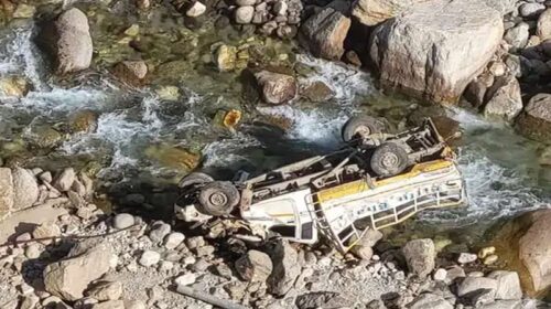 Accident In Himachal: सड़क से लुढ़कती हुई खड्ड में गिरी पिकअप! एक की मौत, तीन जख्मी