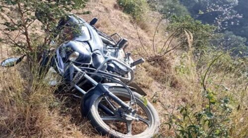 Accident In Himachal: स्किड होकर गहरी खाई में गिरी बाइक! डाक लेकर जा रहे डाकिए की मौत