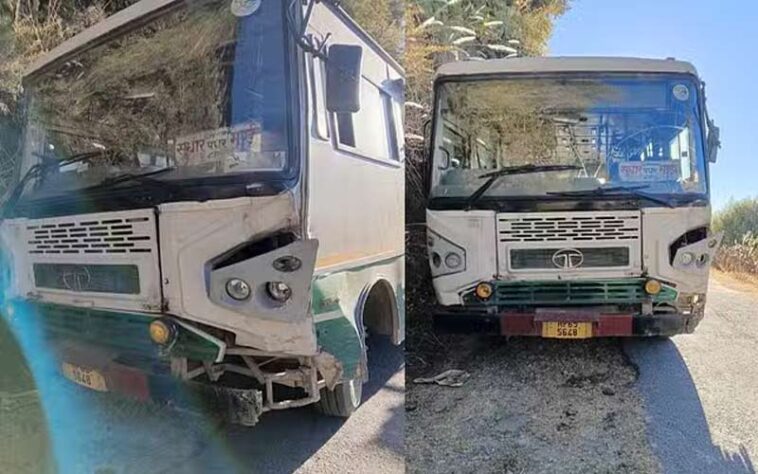 HRTC Bus Accident: सड़क किनारे लगे बिजली के खंभे से टकराई HRTC बस! अंदर सवार थे स्कूली बच्चों सहित 30 यात्री