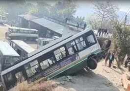 HRTC Bus Accident: वर्कशॉप से बाहर निकलते ही लुढ़कती हुई शेड में घुसी एचआरटीसी बस