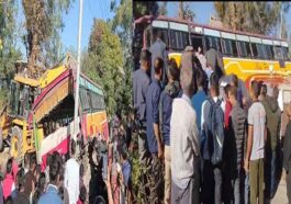 Bus Accident In Himachal: हिमाचल में बस-गाड़ी के बीच जोरदार भिड़ंत! दो लोग गंभीर रूप से जख्मी