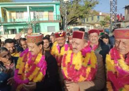 Paonta Sahib: नाया में क्रिकेट प्रतियोगिता का शुभारंभ, सांसद सुरेश कश्यप ने की सामुदायिक भवन के लिए ₹5 लाख की घोषणा