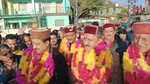 Paonta Sahib: नाया में क्रिकेट प्रतियोगिता का शुभारंभ, सांसद सुरेश कश्यप ने की सामुदायिक भवन के लिए ₹5 लाख की घोषणा