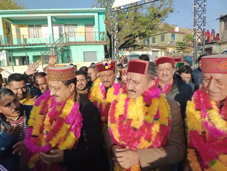 Paonta Sahib: नाया में क्रिकेट प्रतियोगिता का शुभारंभ, सांसद सुरेश कश्यप ने की सामुदायिक भवन के लिए ₹5 लाख की घोषणा