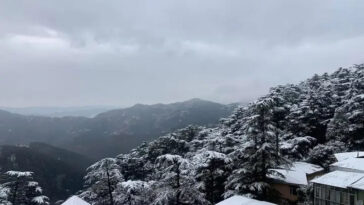 Snowfall In Himachal: हिमाचल में बारिश-बर्फबारी दूसरे दिन भी जारी! पहाड़ों पर 1-3 फ़ीट तक गिरी बर्फ