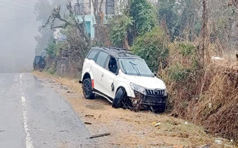 Accident In Himachal: हिमाचल में हादसे का शिकार हुई एक्सयूवी कार! चालक गंभीर घायल