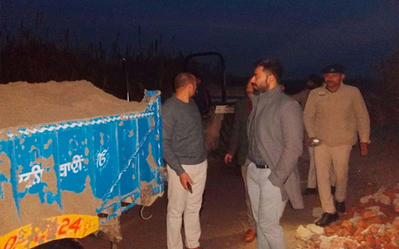 Himachal News Update: प्रशासन की अवैध खनन पर सख्ती! डीसी-एसपी ने की छापेमारी, 3 ट्रैक्टर जब्त