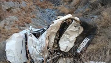 Accident In Himachal: कार के खाई में गिरते ही उड़े परखच्चे! गाड़ी में बुरी तरह फंसा चालक का शव