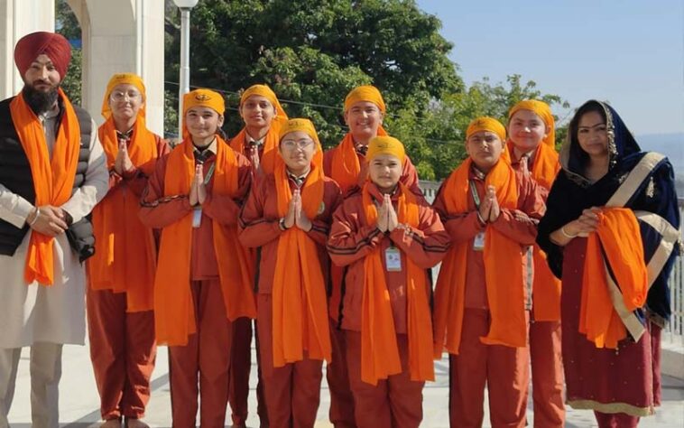 Paonta Sahib: श्री गुरु गोविंद सिंह जयंती के अवसर पर द स्कॉलर्स होम स्कूल के छात्रों की शानदार प्रस्तुति