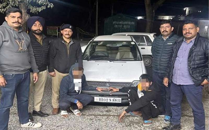 Paonta Sahib: यमुनानगर के तीन युवकों ने शव को छुपाने के लिए फेंका खाई में, दो गिरफ्तार, पुलिस ने 48 घंटे में सुलझाया मामला