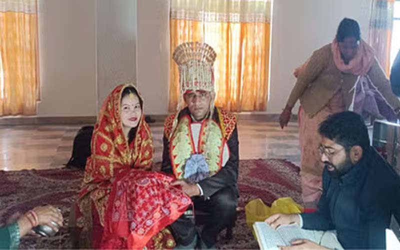 Himachal Latest News: दुबई की मरियन को भाया हिमाचल का छोरा! हिन्दू रीति-रिवाज से रचाई शादी