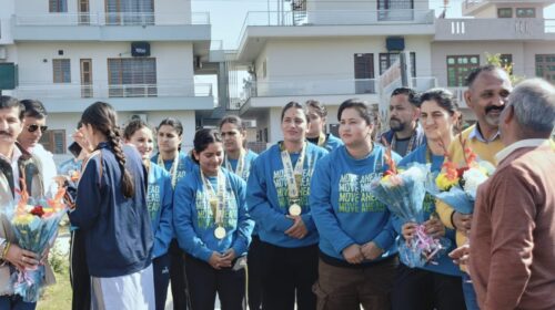 Paonta Sahib: हिमाचल महिला कबड्डी टीम की स्वर्णिम जीत पर ग्लोबल अकादमी में जश्न, खिलाड़ियों को किया सम्मानित