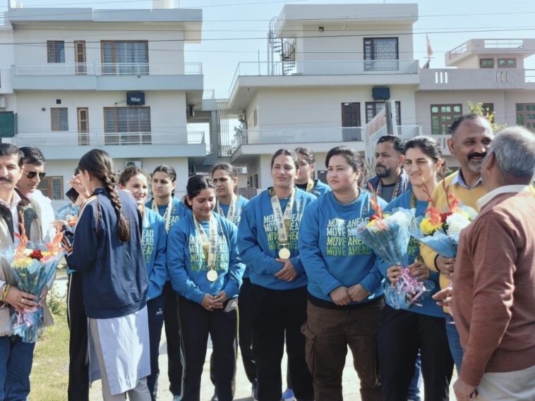 Paonta Sahib: हिमाचल महिला कबड्डी टीम की स्वर्णिम जीत पर ग्लोबल अकादमी में जश्न, खिलाड़ियों को किया सम्मानित