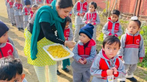 Paonta Sahib: बसंत पंचमी पर इंडियन पब्लिक स्कूल में सरस्वती की पूजन! यूं मनाया बच्चों ने पर्व