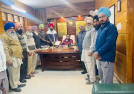 Paonta Sahib: बहराल में हथियों का आतंक, फसल और ट्यूबवेल को पहुंचाया नुकसान! मुआवजा नहीं मिला तो होगा घेराव