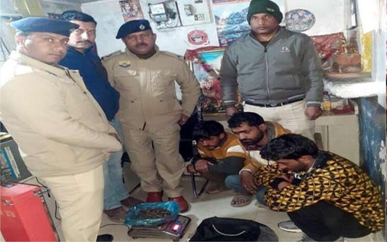 Himachal Crime News: पुलिस ने पिकअप जीप से पकड़ी चरस की बड़ी खेप! तीन युवक काबू